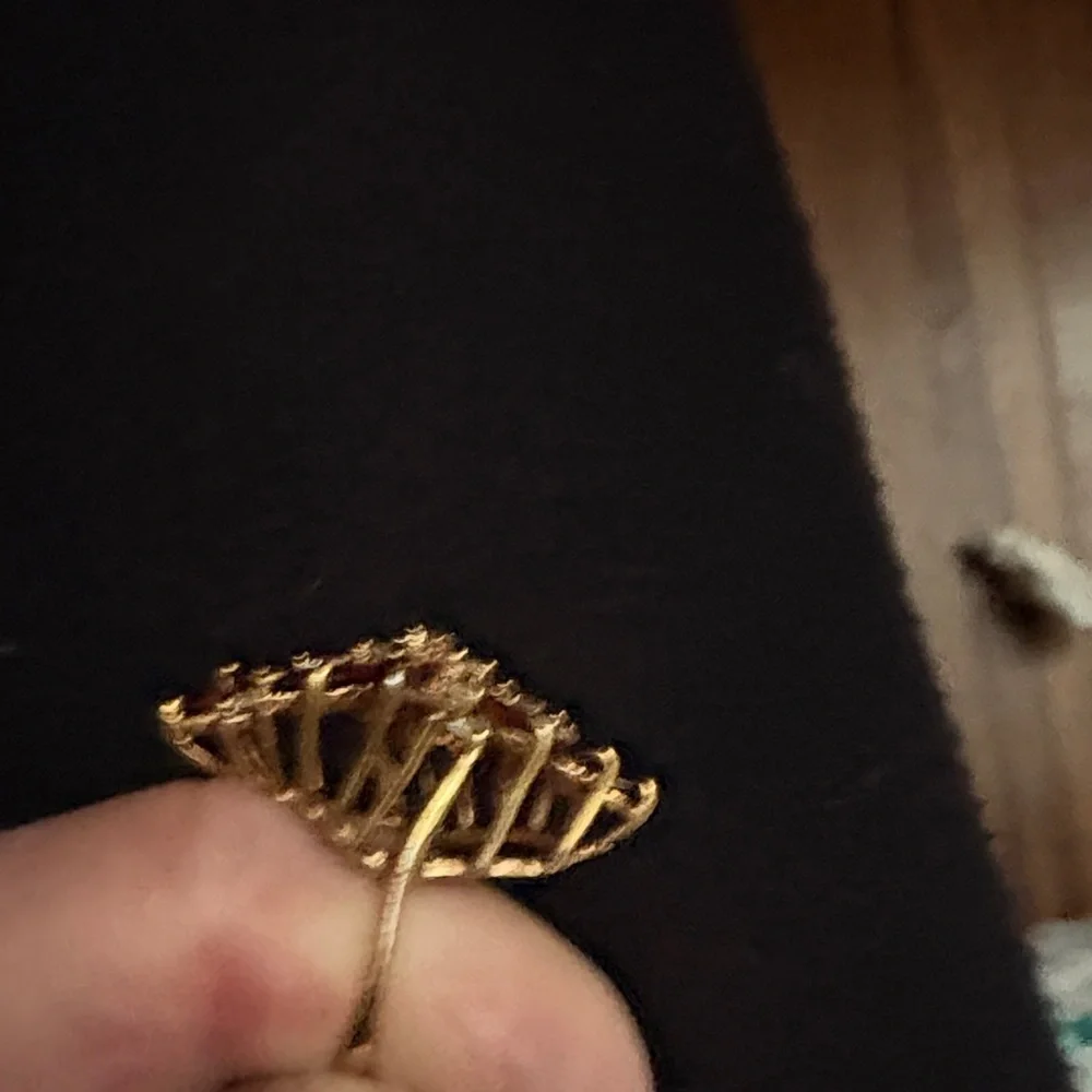 Elegant Gold Garnet? Cluster Cocktail ring - Picture 3 of 3
